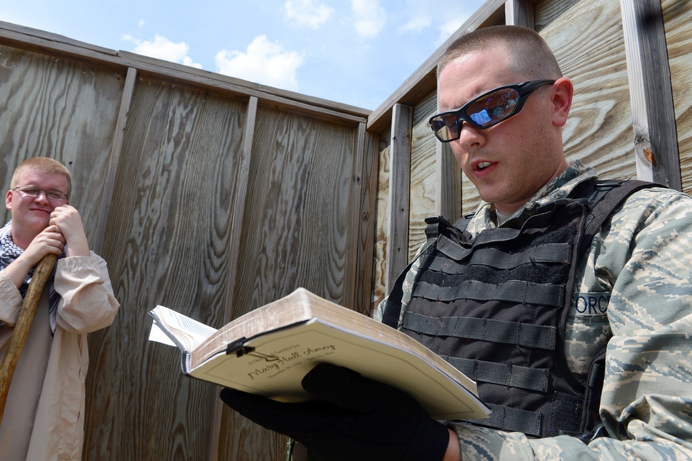 Faith during combat: Training provides realism for chaplain candidates