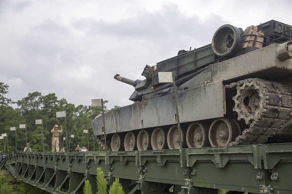 Lejeune’s Bridge Co successfully tests bridge using M1A1 Abrams tanks