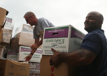 Feds Feed Families in Waimanalo