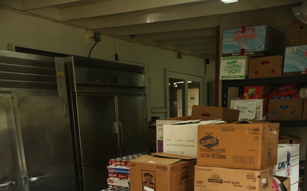 Feds Feed Families in Waimanalo