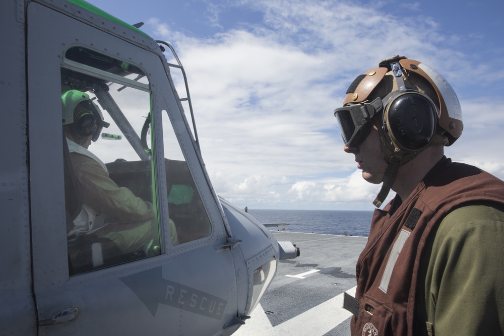 Marines prepare UH-1Y Huey for Seattle Seafair