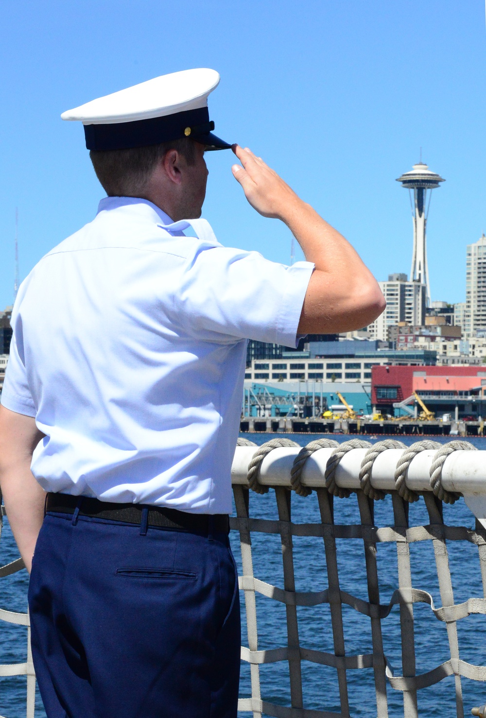 Coast Guard Cutter Midgett participates in Seattle Seafair Parade of Ships