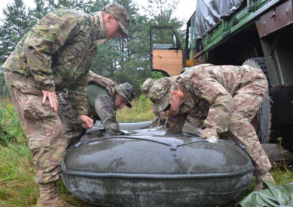 US, Polish Soldiers take to the water for training