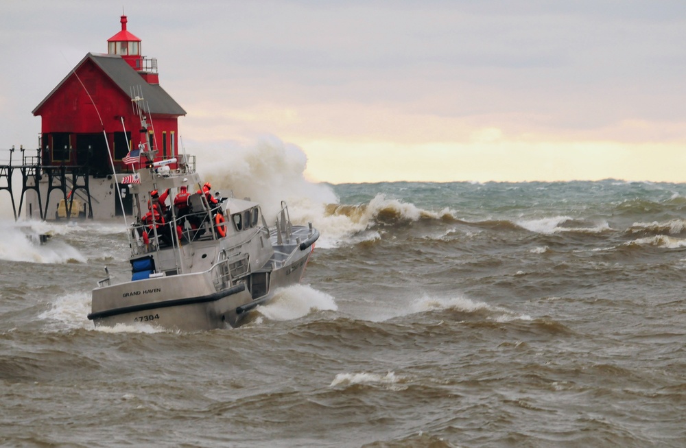 Coast Guard Station Grand Haven trains in heavy weather