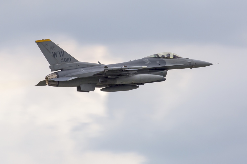 F-16 takeoff