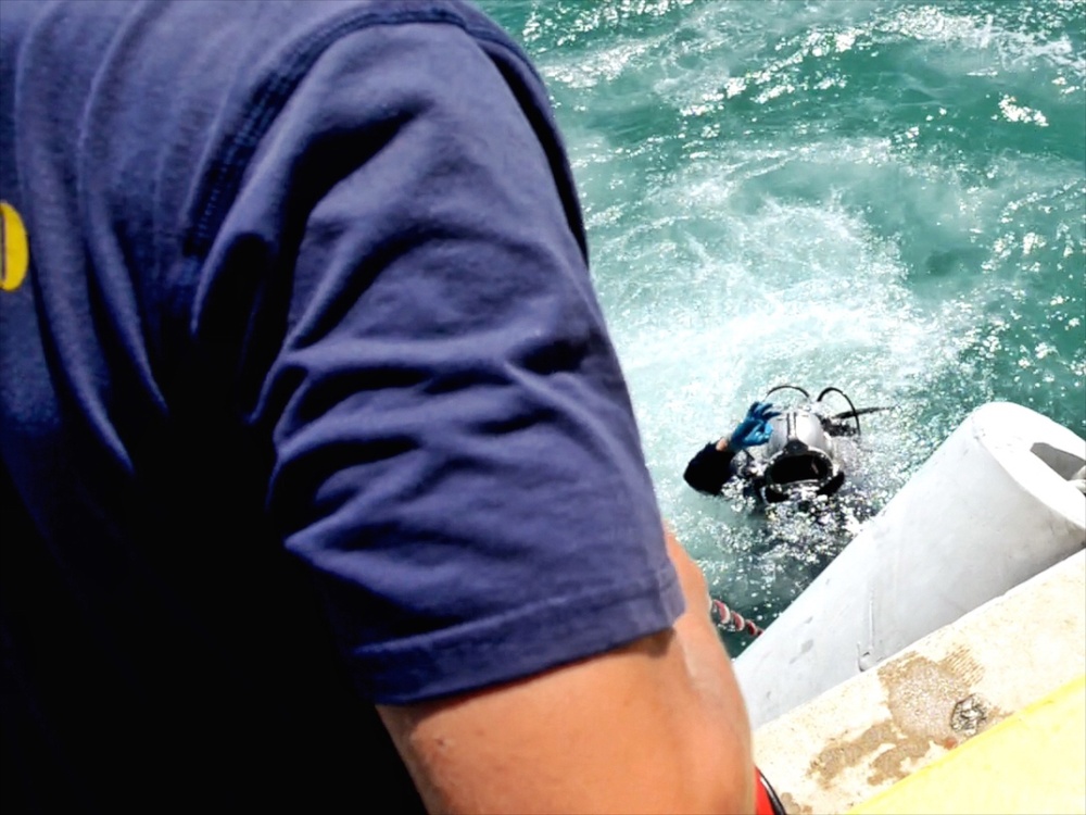 Coast Guard Regional Dive Locker Pacific conducts training