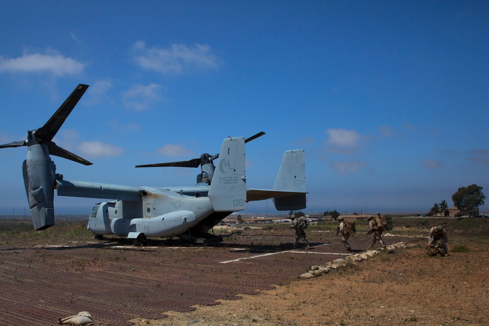 Marines and Soldiers boost communication for Exercise Lightning Strike