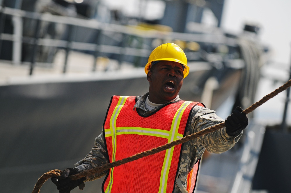 Army Reserve Soldiers conduct harbor and seaport operations training