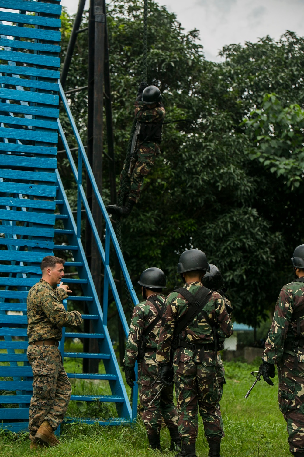 US Marines show Philippine forces ‘the ropes’