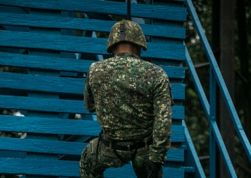 US Marines show Philippine forces ‘the ropes’