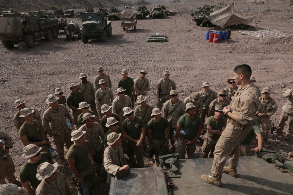 U.S. Marines train each on Abrams capabilities