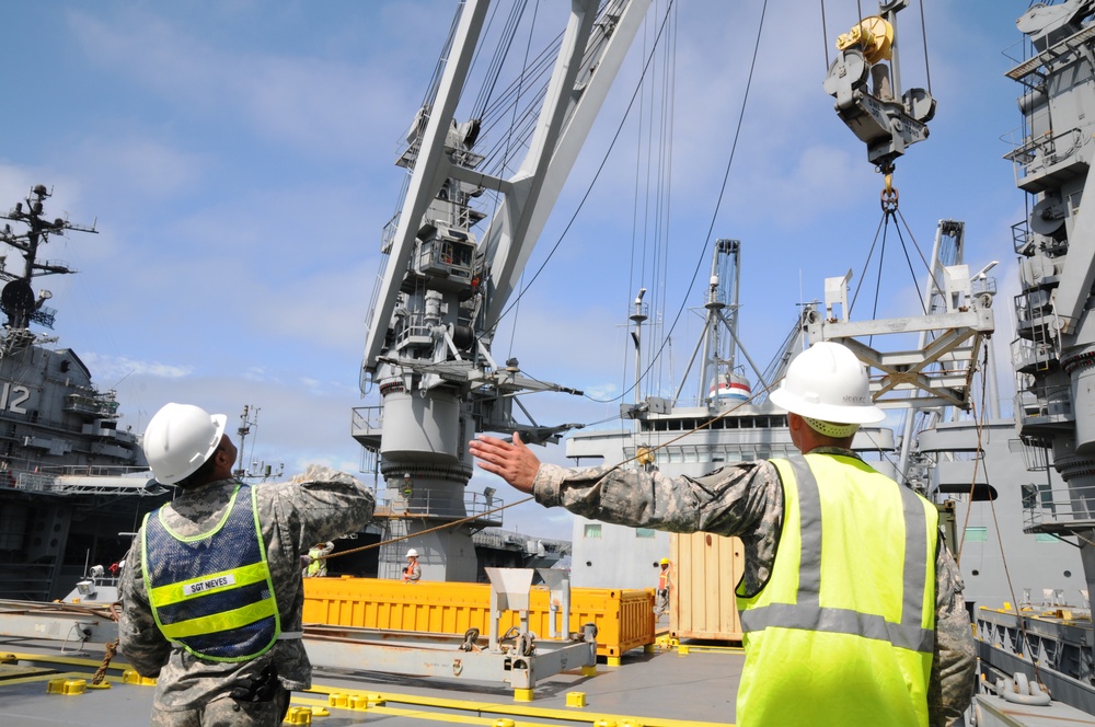 Army Reserve Soldiers conduct harbor and seaport operations training