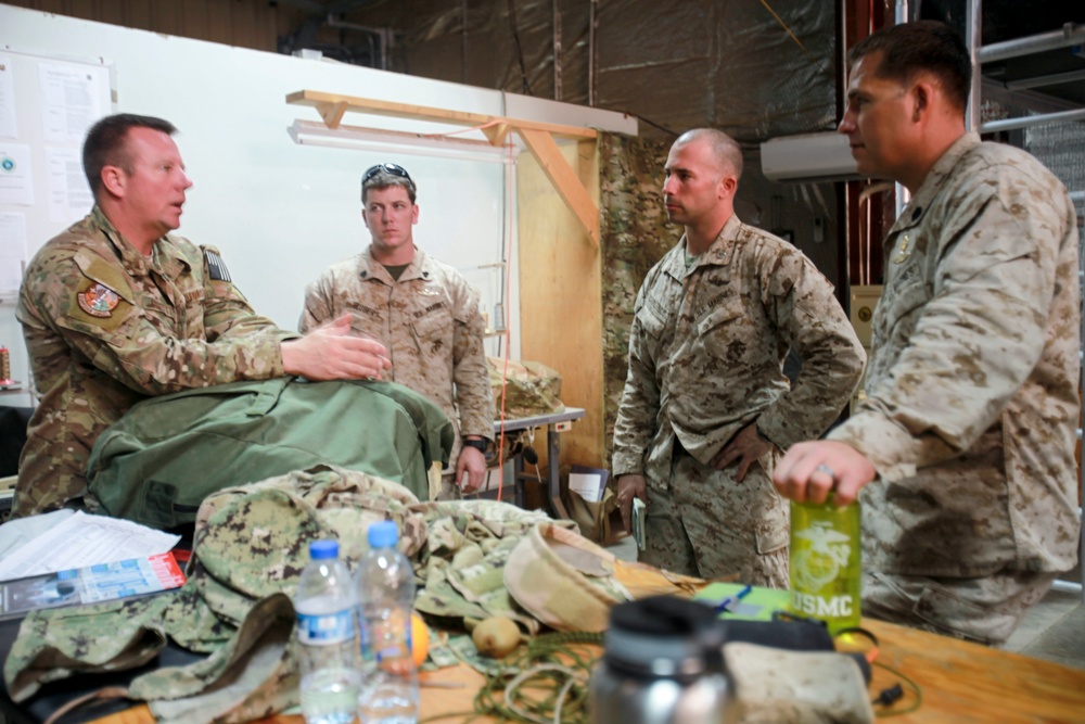 U.S. Marines Recon, Air Force pararescuemen learn from each other