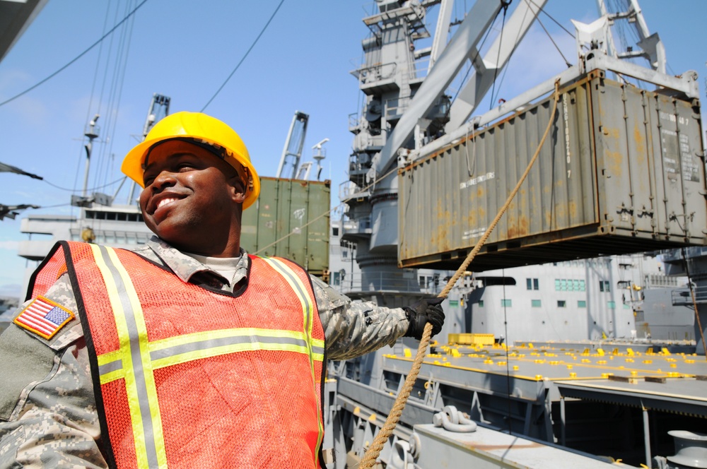 Army Reserve Soldiers conduct harbor and seaport operations training