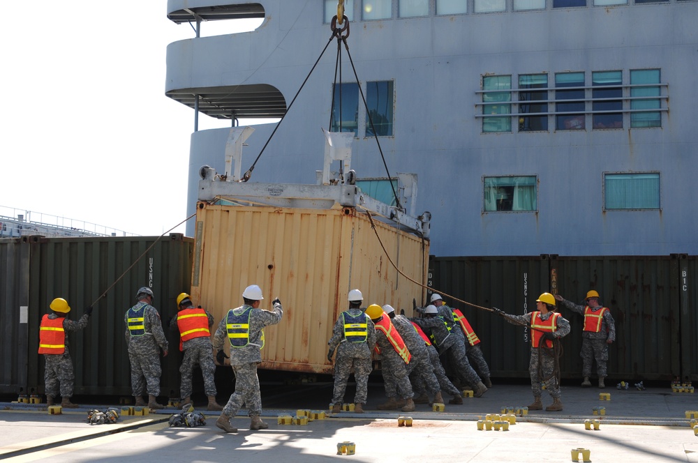 Army Reserve Soldiers conduct harbor and seaport operations training