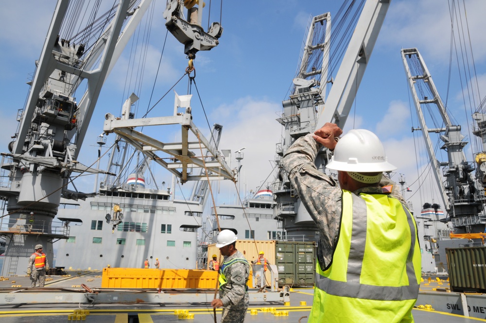 Army Reserve Soldiers conduct harbor and seaport operations training