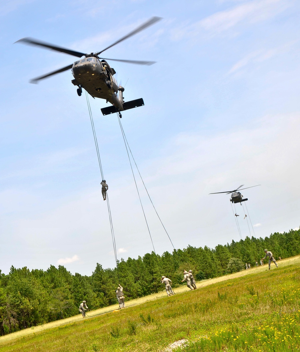 82nd CAB aviators support air assault training