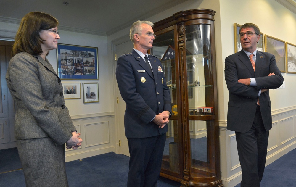 Secretary of Defense Ash Carter swears in Gen. Paul Selva to the office of vice chairman of the Joint Chiefs of Staff