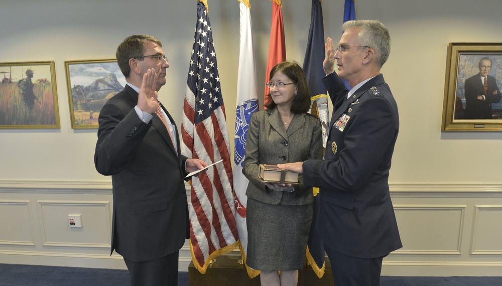 Secretary of Defense Ash Carter swears in Gen. Paul Selva to the office of vice chairman of the Joint Chiefs of Staff