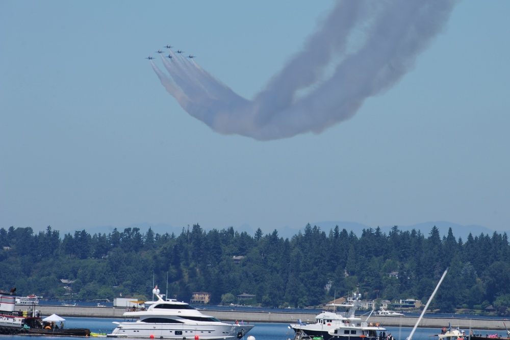 US Navy Blue Angels perform at Seattle Seafair 2015