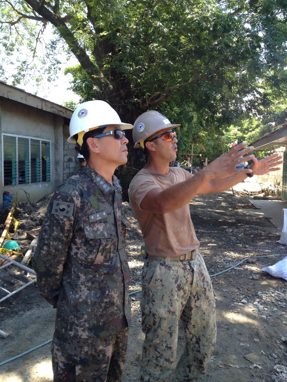 Republic of Korea engineering chief visits Pacific Partnership 2015 Seabees