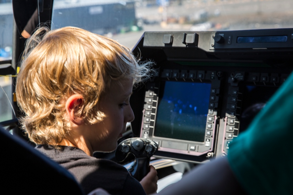 Marines, Sailors welcome visitors aboard the USS Boxer