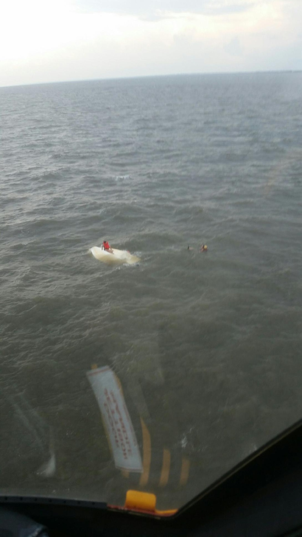 Mother, daughter rescued after boat capsizes off St. Simons Island