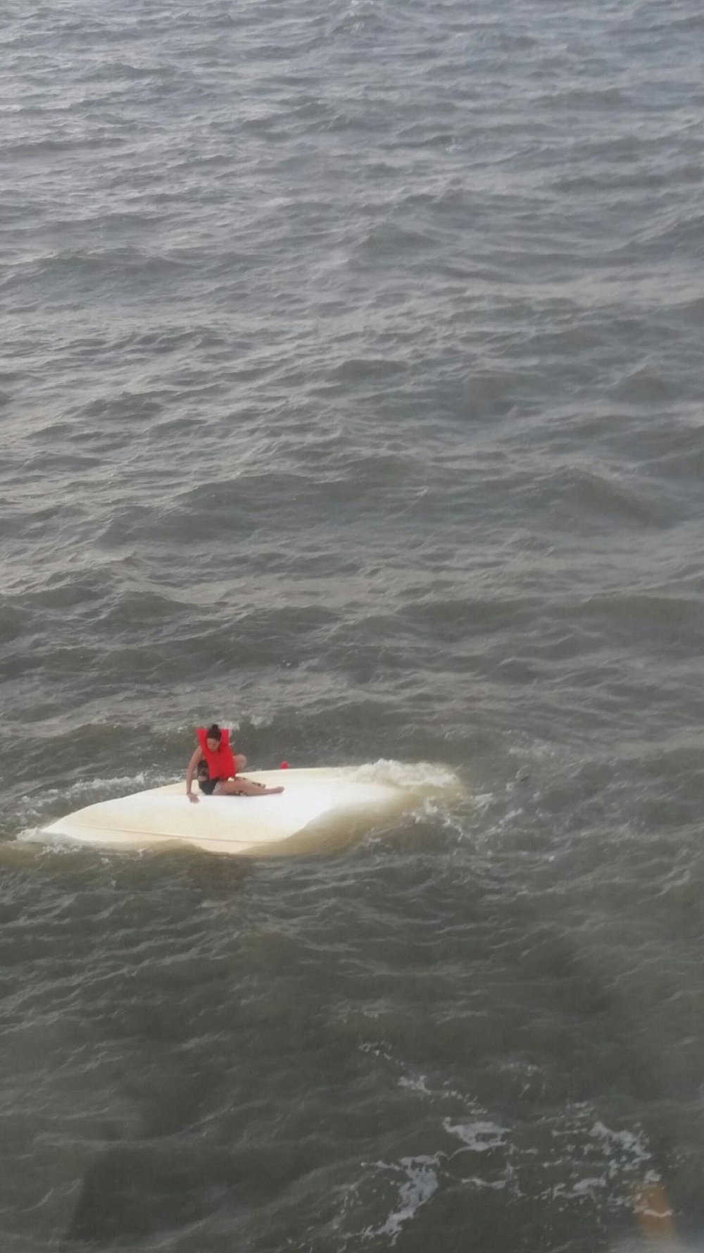 Mother, daughter rescued after boat capsizes off St. Simons Island