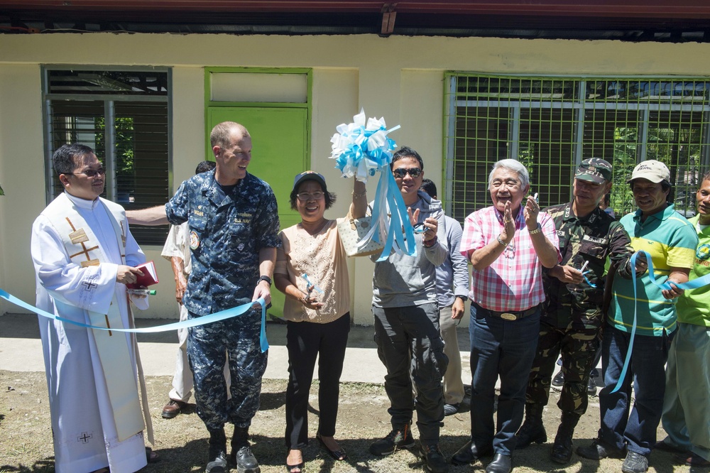Ribbon cutting ceremony at Basiao Elementary School in the Philippines during Pacific Partnership 2015