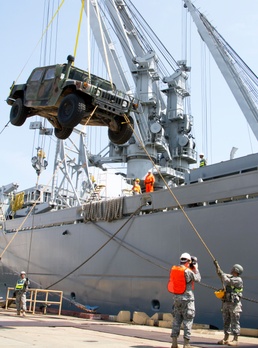 Army Reserve career positively impacts broadcast journalist civilian life