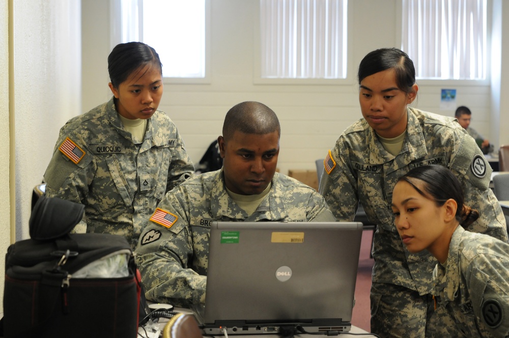 Army Reserve Soldiers conduct harbor and seaport operations training