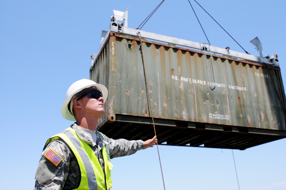 Army Reserve Soldiers conduct harbor and seaport operations training