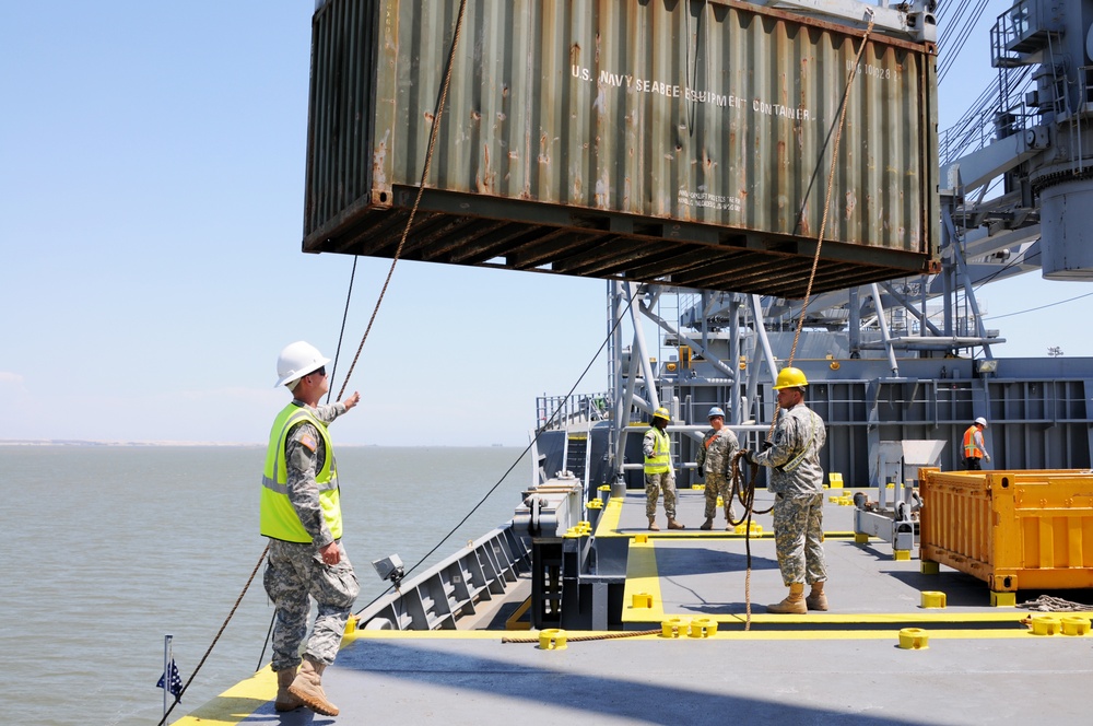 Army Reserve Soldiers conduct harbor and seaport operations training