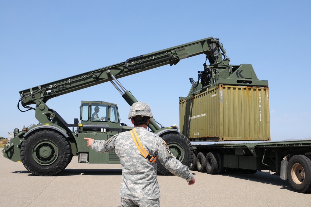 Army Reserve Soldiers conduct harbor and seaport operations training