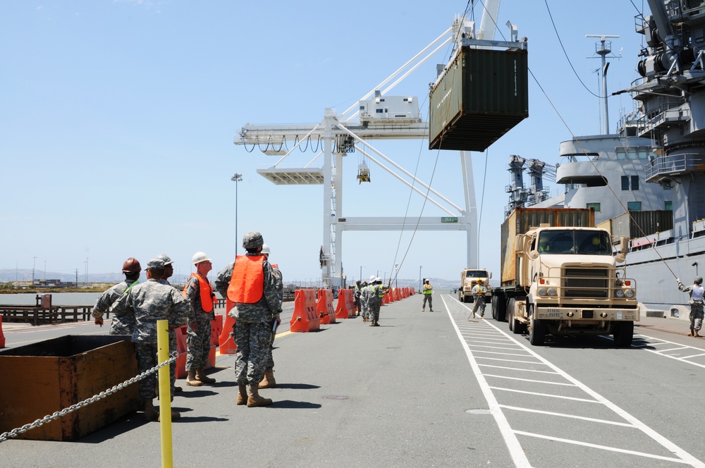 Army Reserve Soldiers conduct harbor and seaport operations training