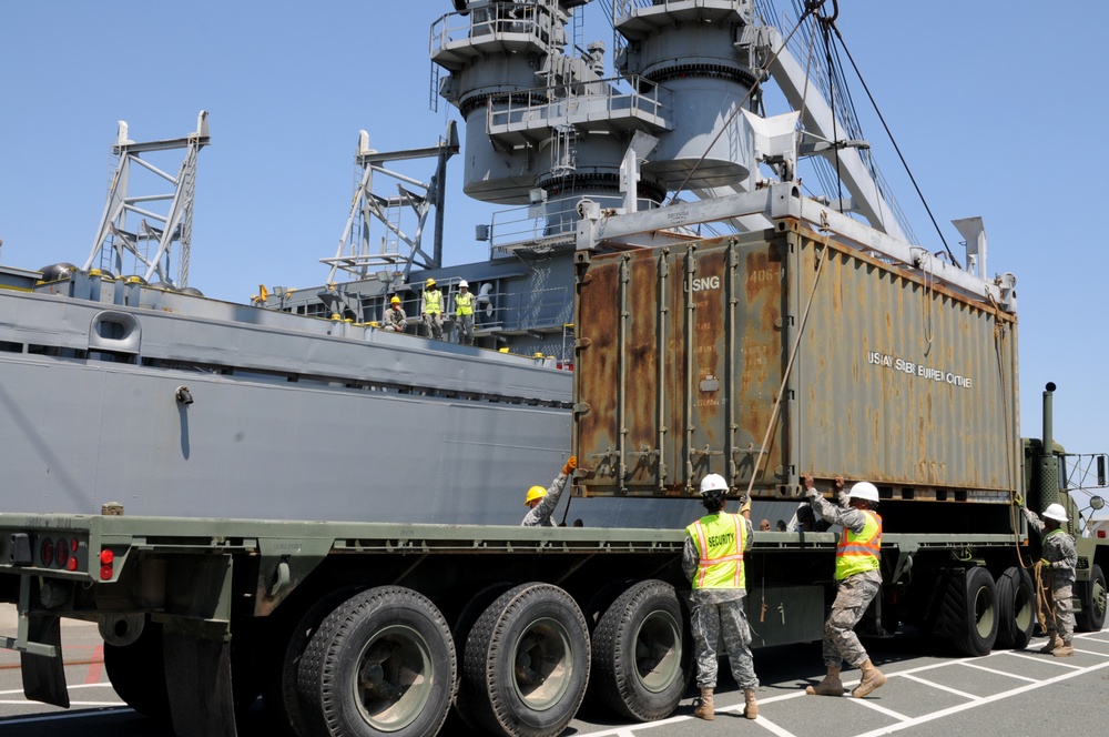 Army Reserve Soldiers conduct harbor and seaport operations training