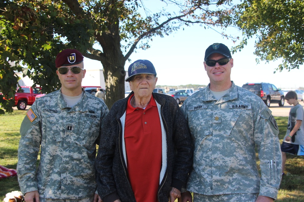 91-year-old-paratrooper visits 412th