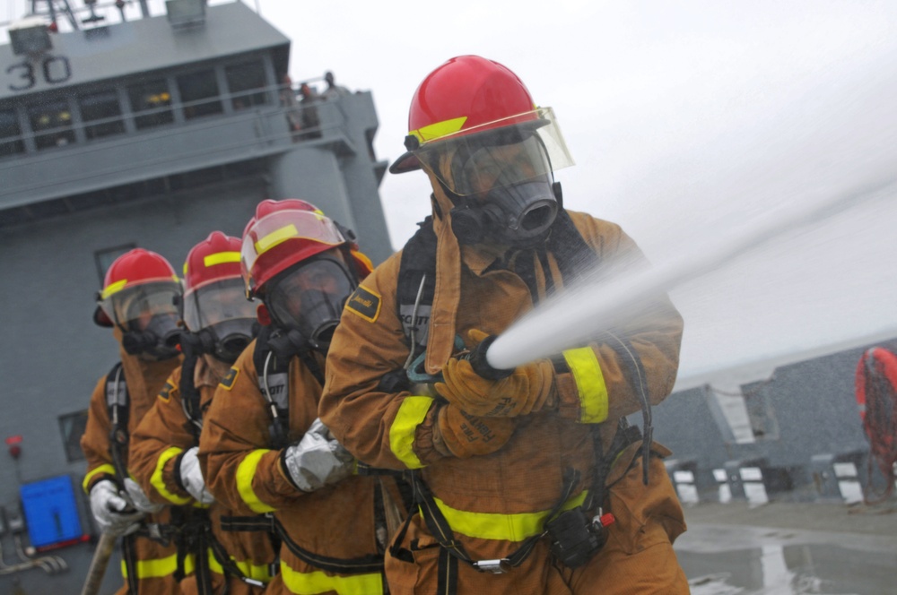 Army Reserve Soldiers conduct harbor and seaport operations training