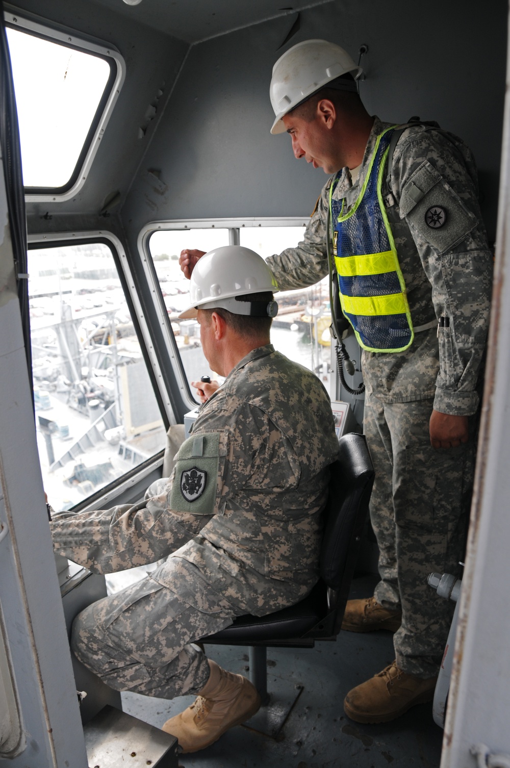 Army Reserve Soldiers conduct harbor and seaport operations training