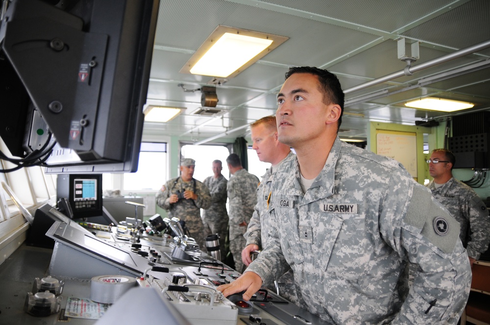 Army Reserve Soldiers conduct harbor and seaport operations training