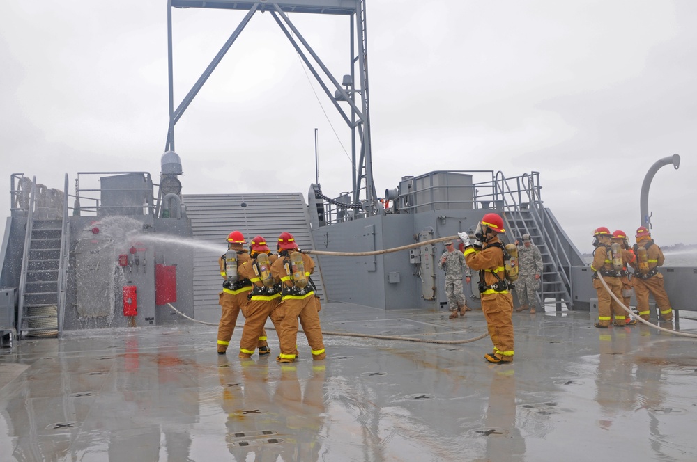 Army Reserve Soldiers conduct harbor and seaport operations training