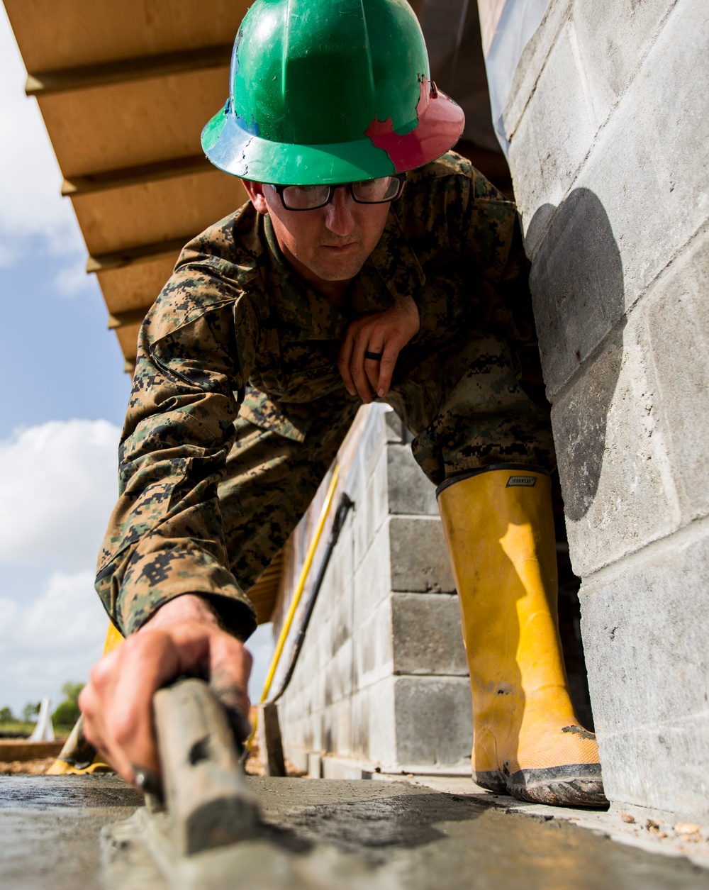 U.S. Marines with SPMAGTF-SC reconstruct school in Puerto Lempira, Honduras