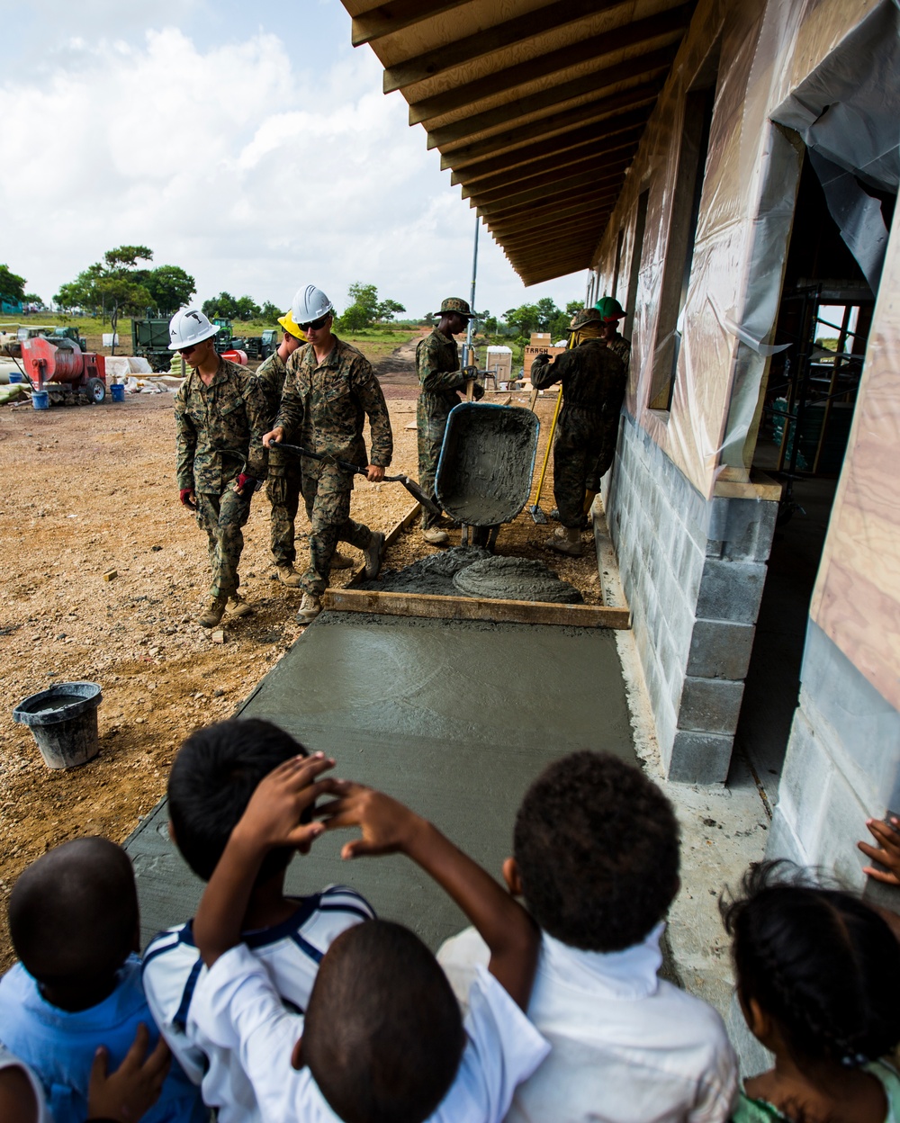 U.S. Marines with SPMAGTF-SC reconstruct school in Puerto Lempira, Honduras