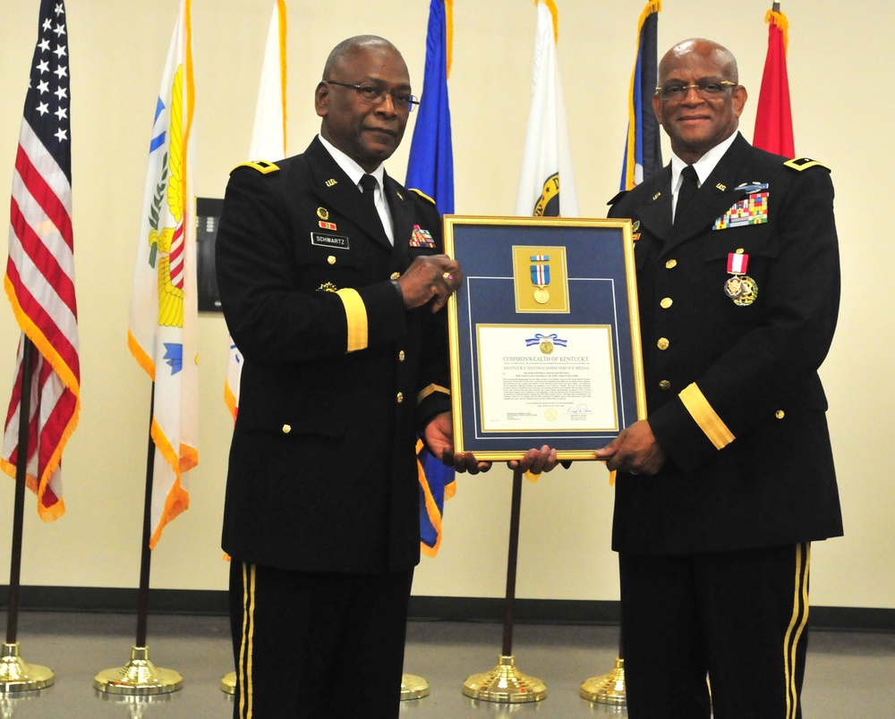 DC commanding general recognizes general's service