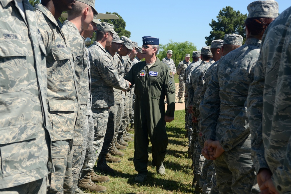 COMACC visits Dyess for look into B-1 mission