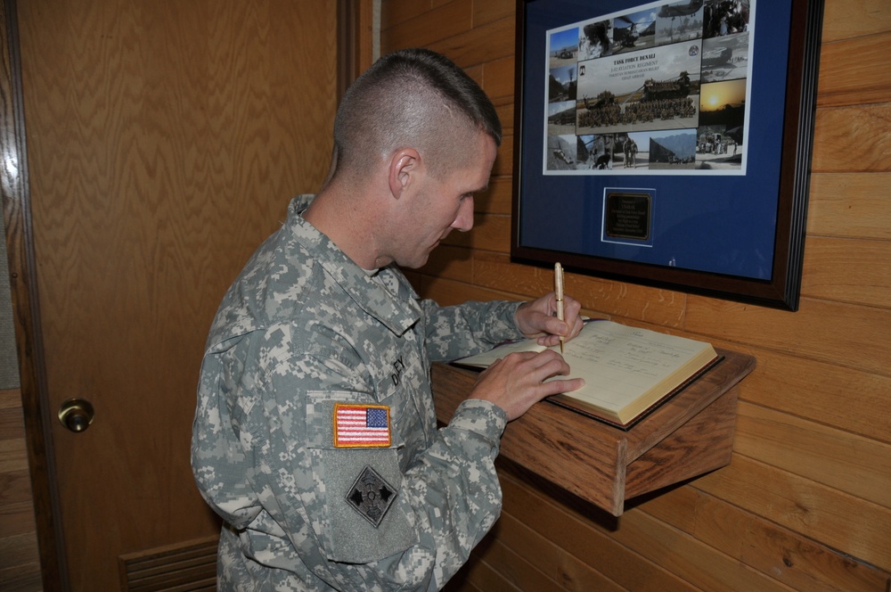 SMA signs USARAK HQ guest book