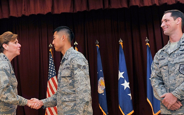 PACAF commander visit Kadena