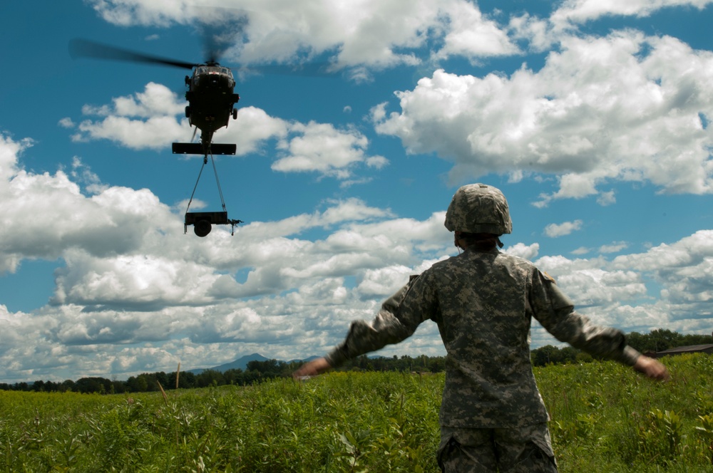 Soldiers conduct sling load training