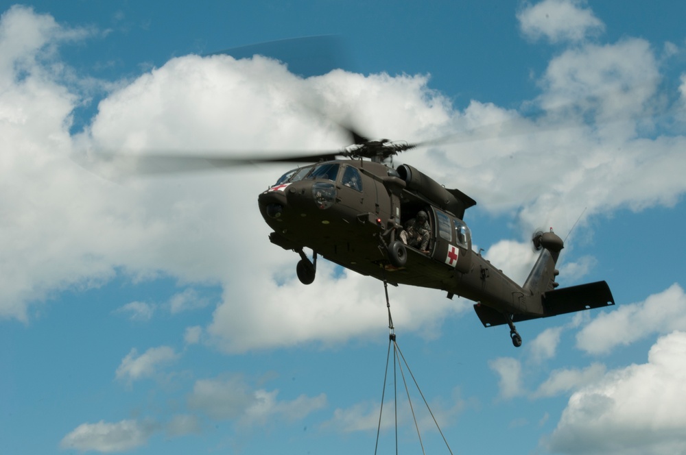 Soldiers conduct sling load training