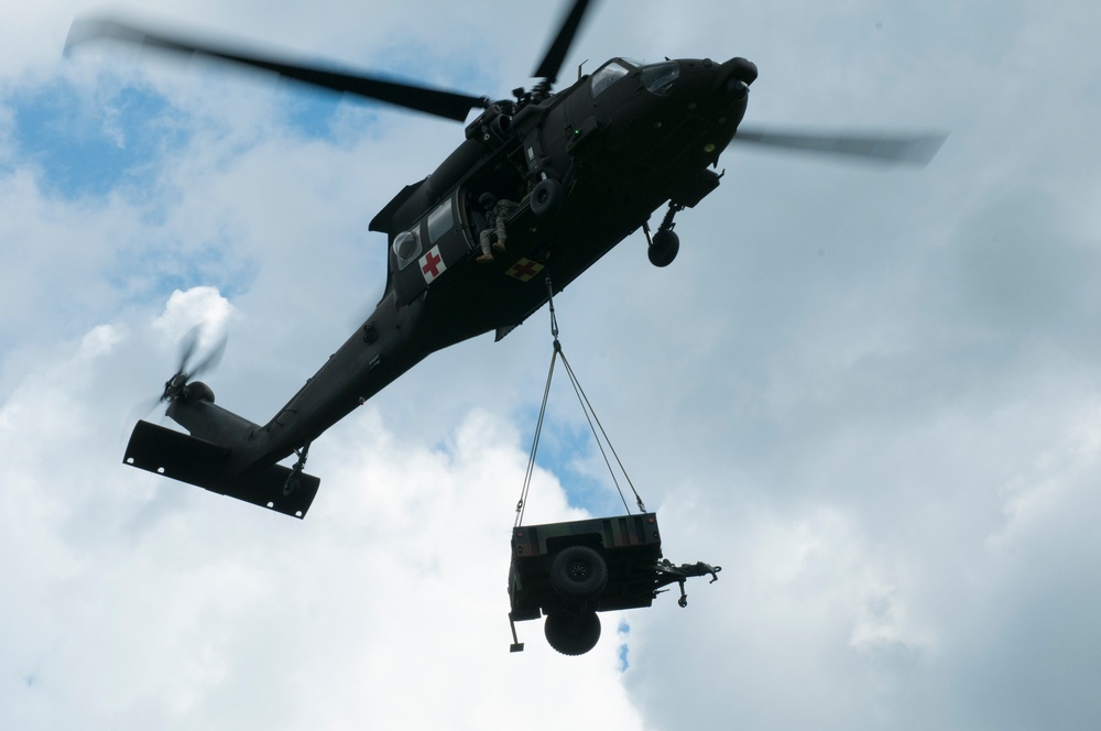 40th Army Band conducts sling load training